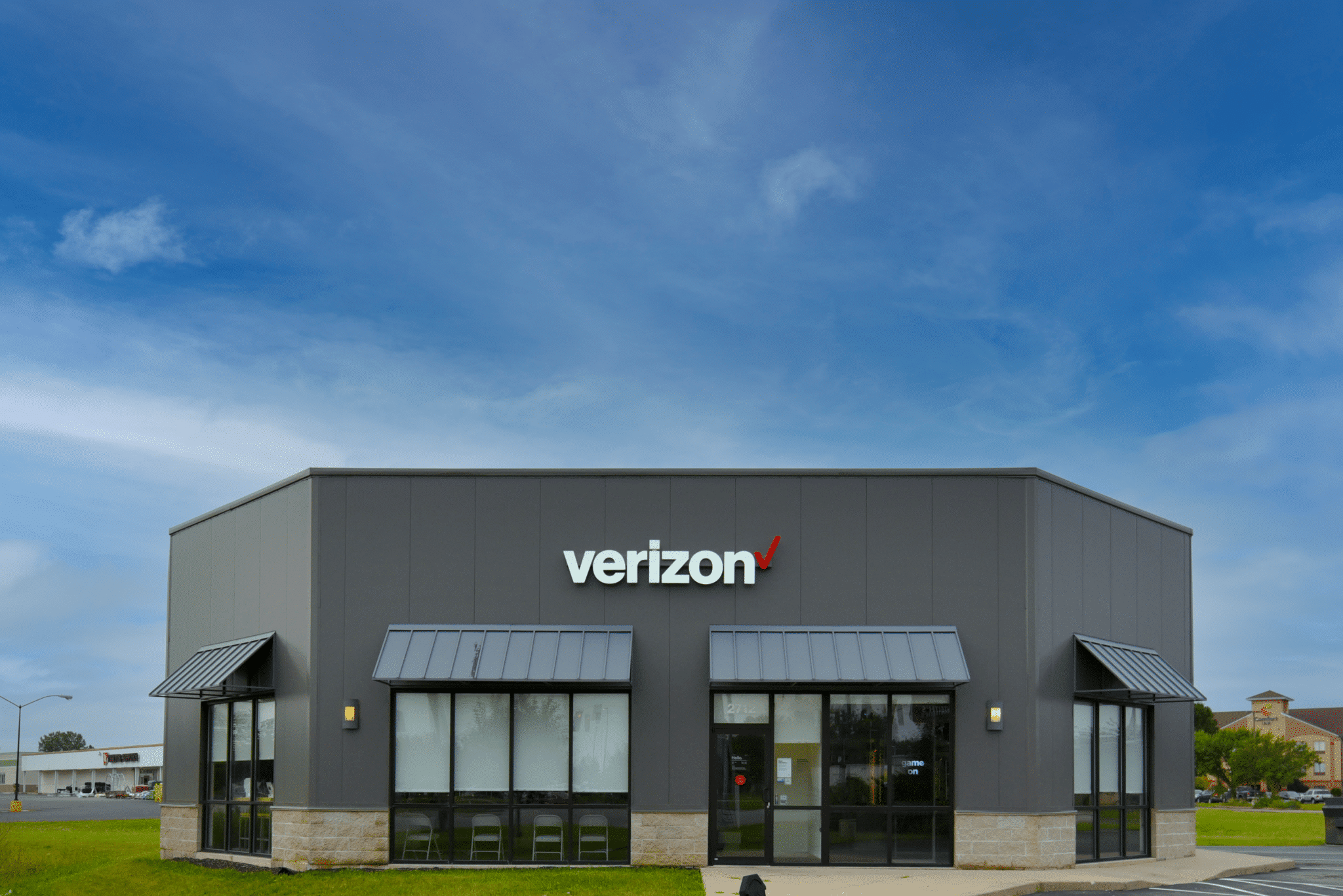 head on exterior view of verizon storefront in Goshen Indiana