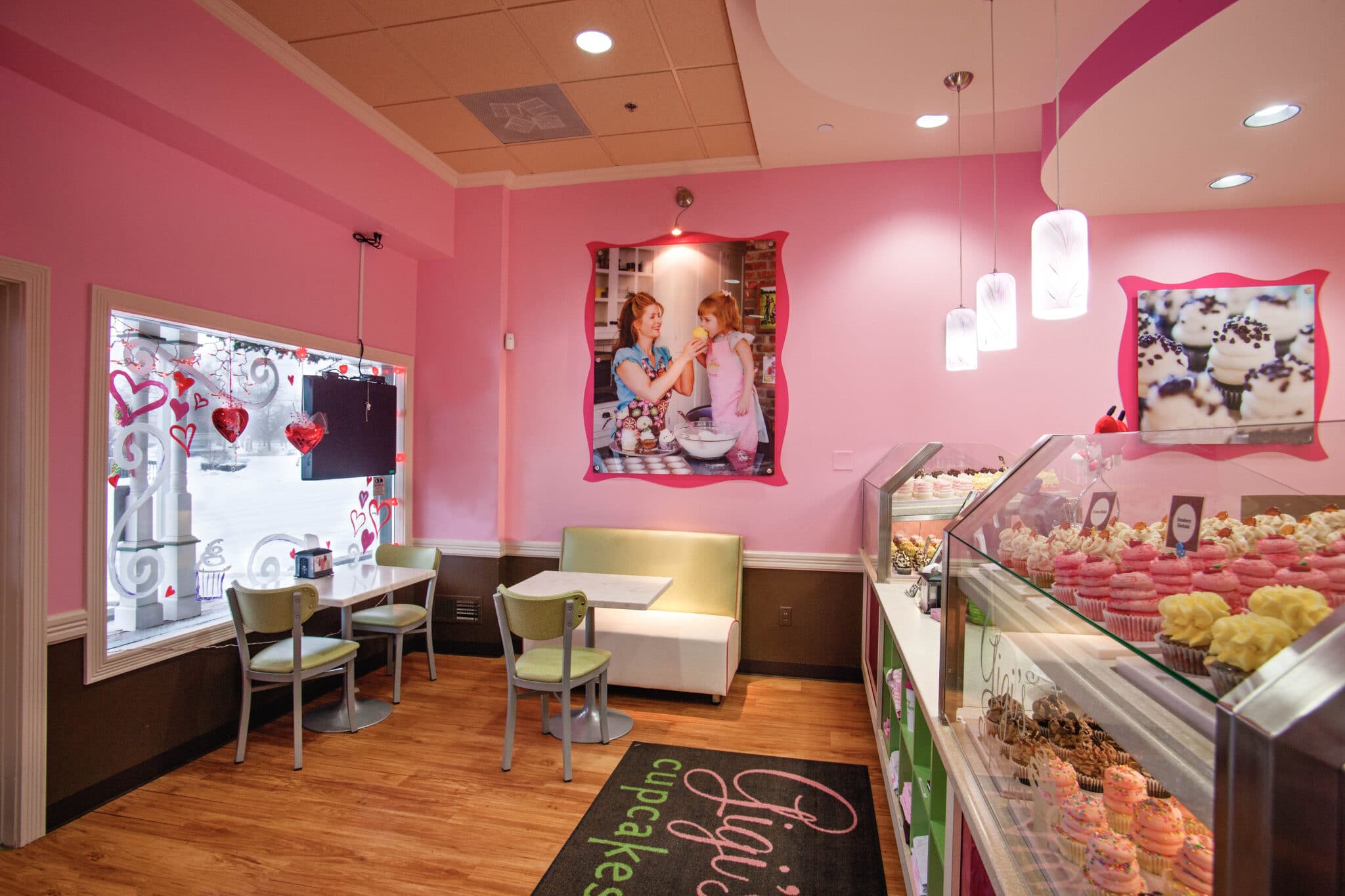 Interior shot of Gigi's Cupcakes location