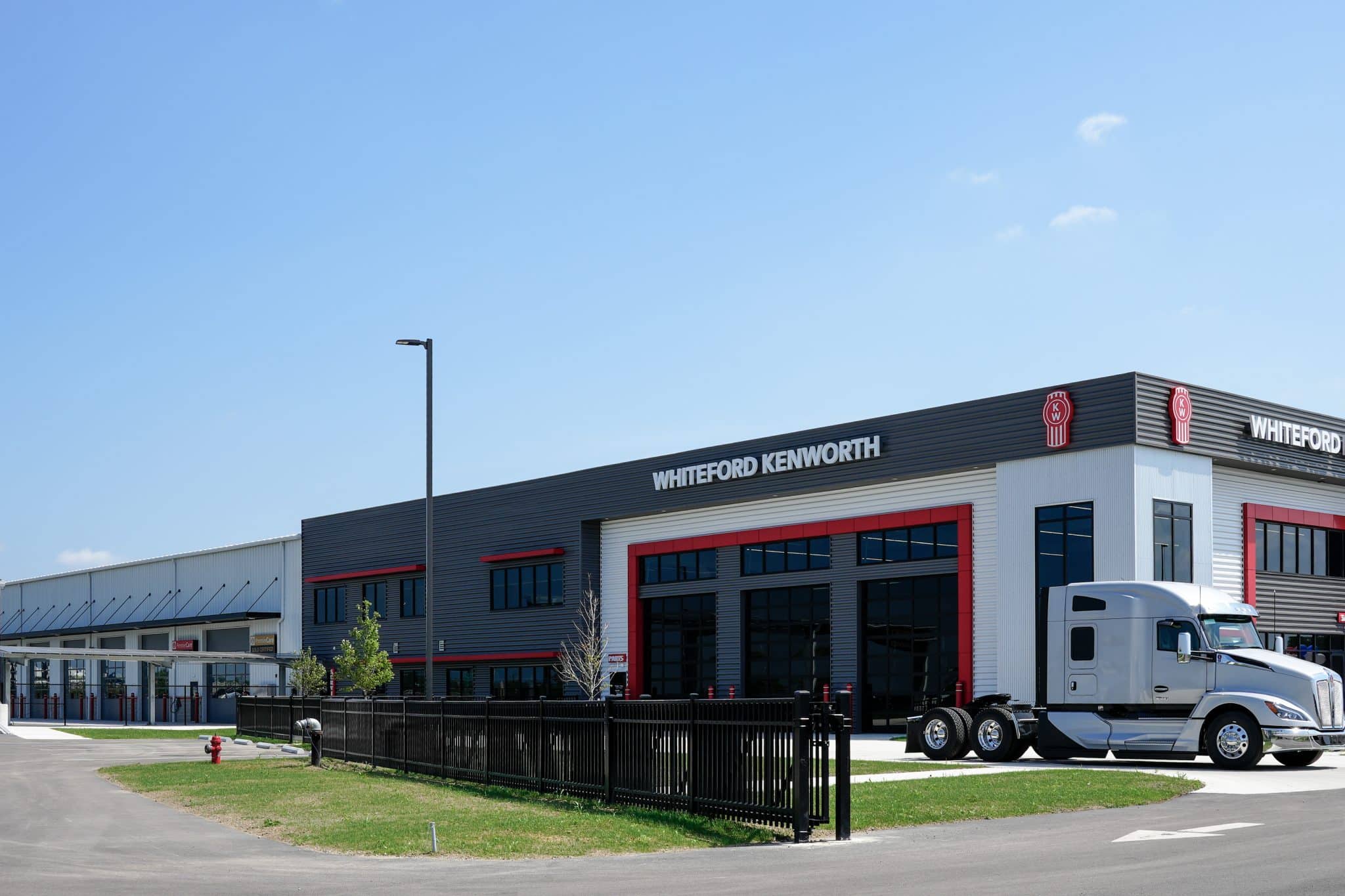 Side view of Whiteford Kenworth Toledo building metal building constructed by Nuway Construction